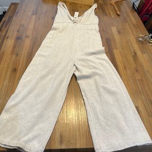 Francesca’s Linen material jumpsuit size M fits beautifully